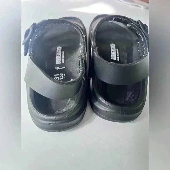 Birkenstock‎ black rugged soles leather kids c13 buckle slides sandals unisex - Picture 3 of 6